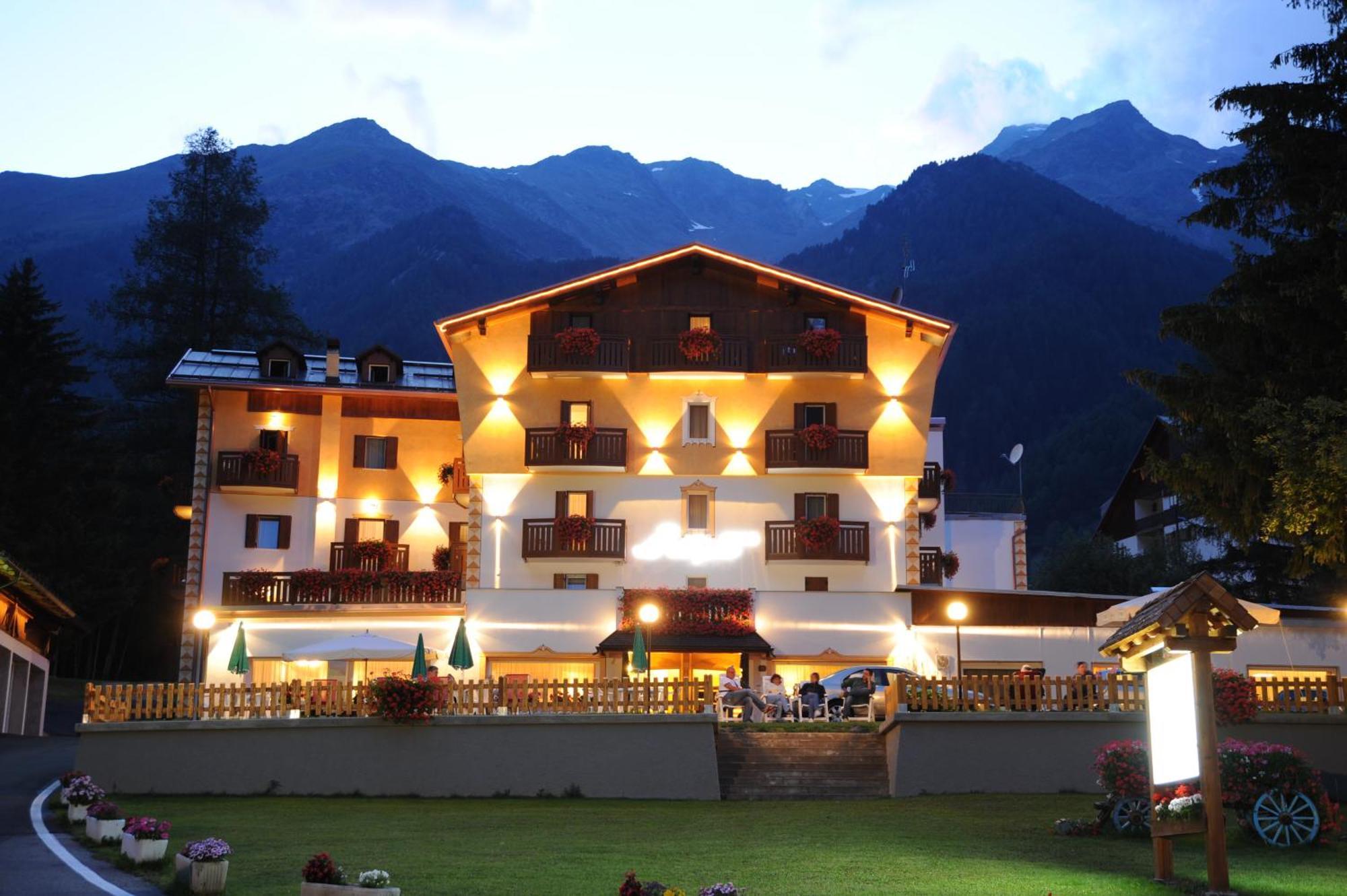 Hotel Alpino Wellness & Spa Peio Fonti Exterior foto